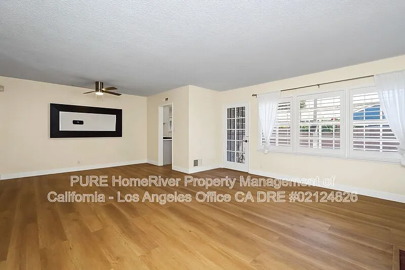 3 bed, 2.0 bath, 1291 sqft, $4,095 — Photo 2
