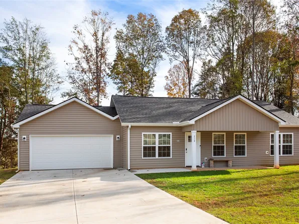 214 Deer Creek Trl, Walhalla, SC 29691