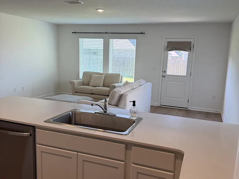 16933 Valencia Way — Photo 8