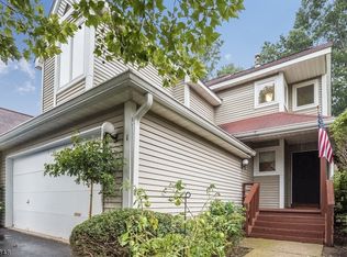 1 Pine Hollow Ct, Oak Ridge, NJ 07438