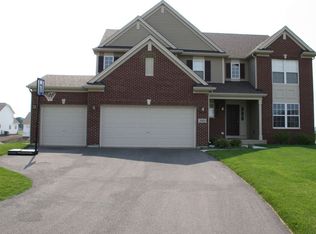 2800 Leonard Ln, North Aurora, IL 60542