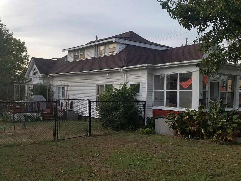 2nd image of 115 N Hickory St