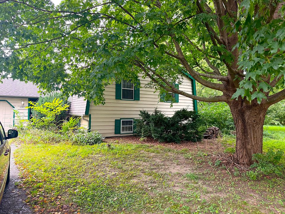 1st image of 27W615 Meadow Dr