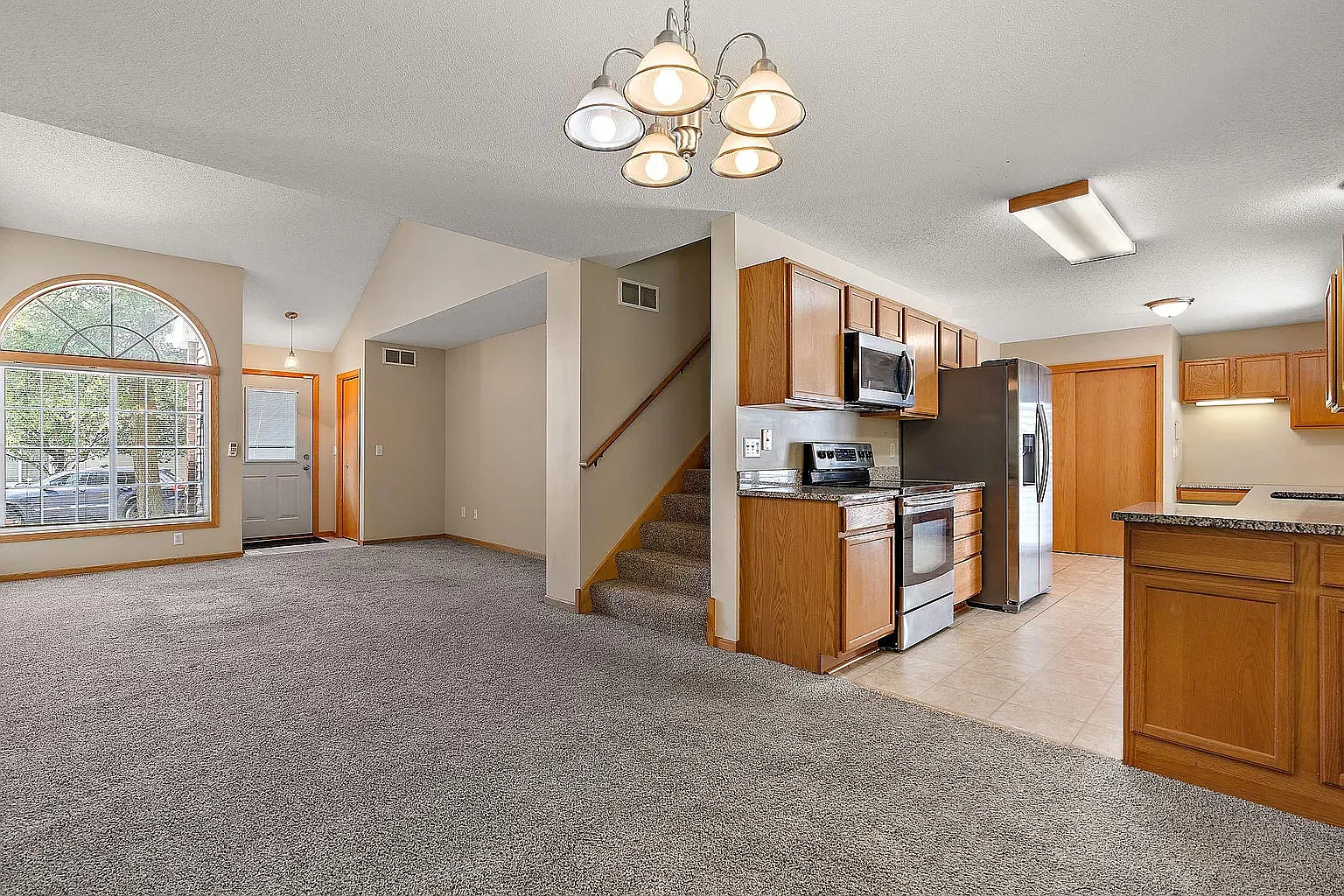 2 bed, 1420 sqft, $2,000 — Photo 2