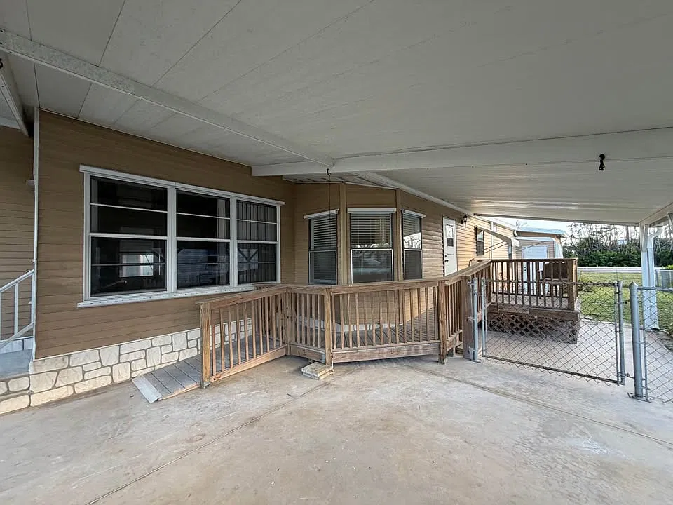 2 bed, 958 sqft, $1,600 — Photo 2
