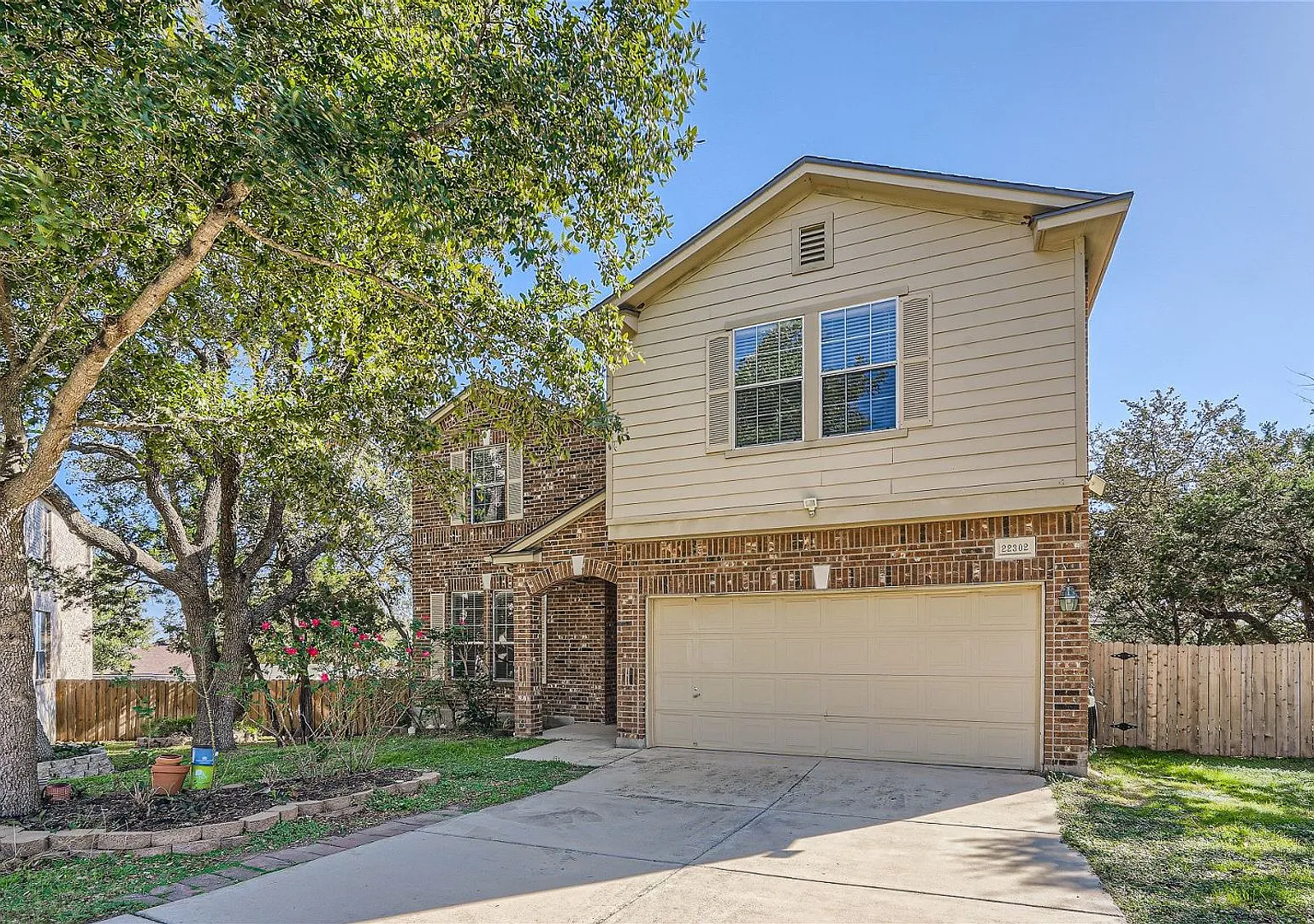 Beautiful Spacious Home — Photo 1