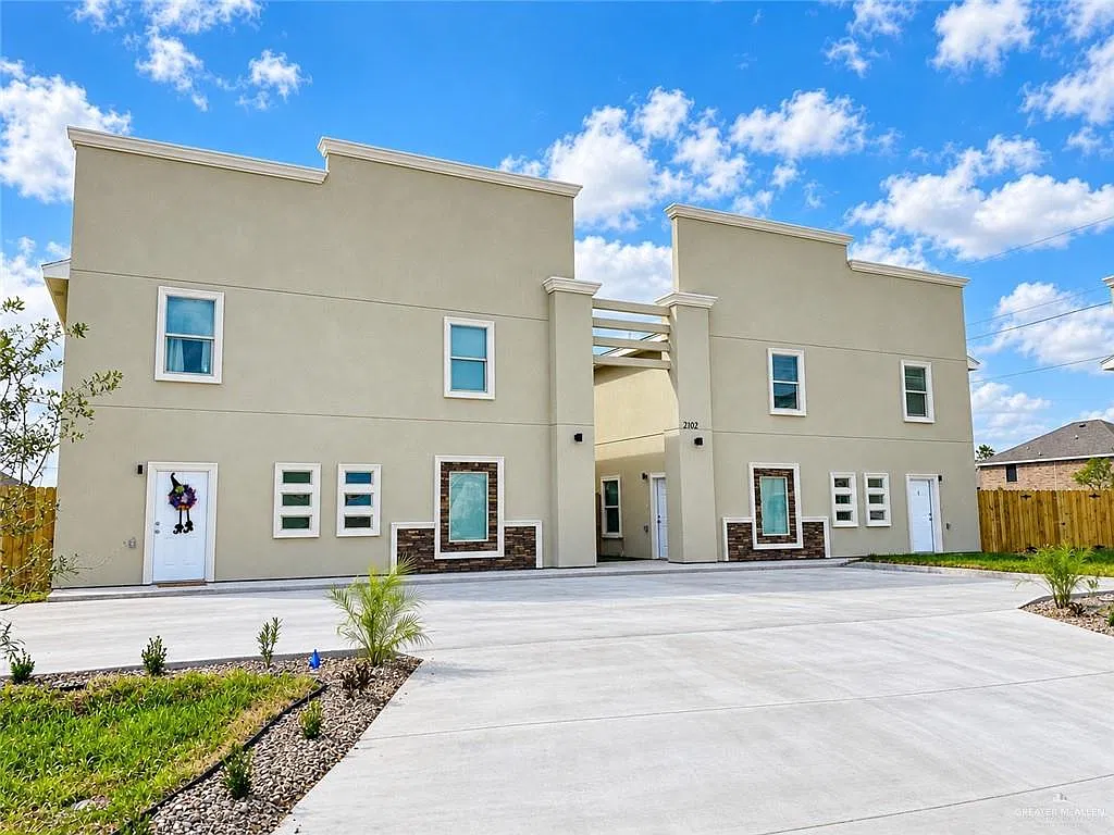 1 bed, 1.5 bath, 882 sqft, $950 — Photo 1