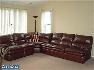 4th image of 7 Stone Hollow Dr