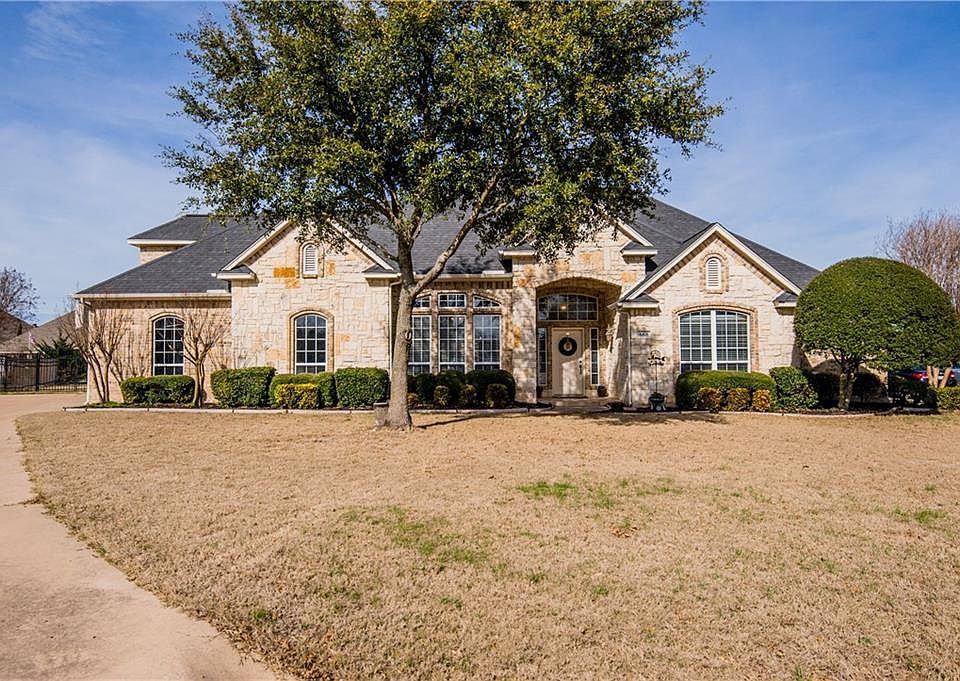 1st image of 668 Brookvista Ct W
