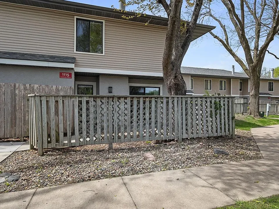 1115 Landmark Trl S