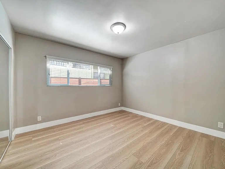2040 S Sherbourne Dr — Photo 15