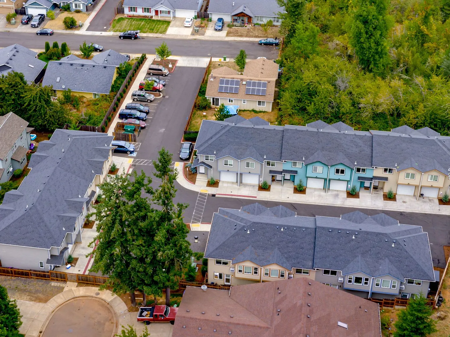 Lindsay Townhomes — Photo 2