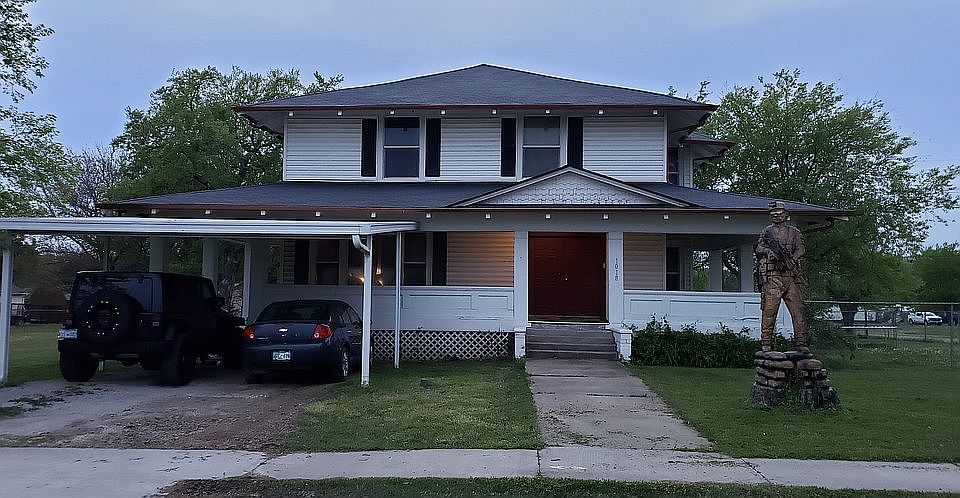 1018 Commercial Ave., Mounds