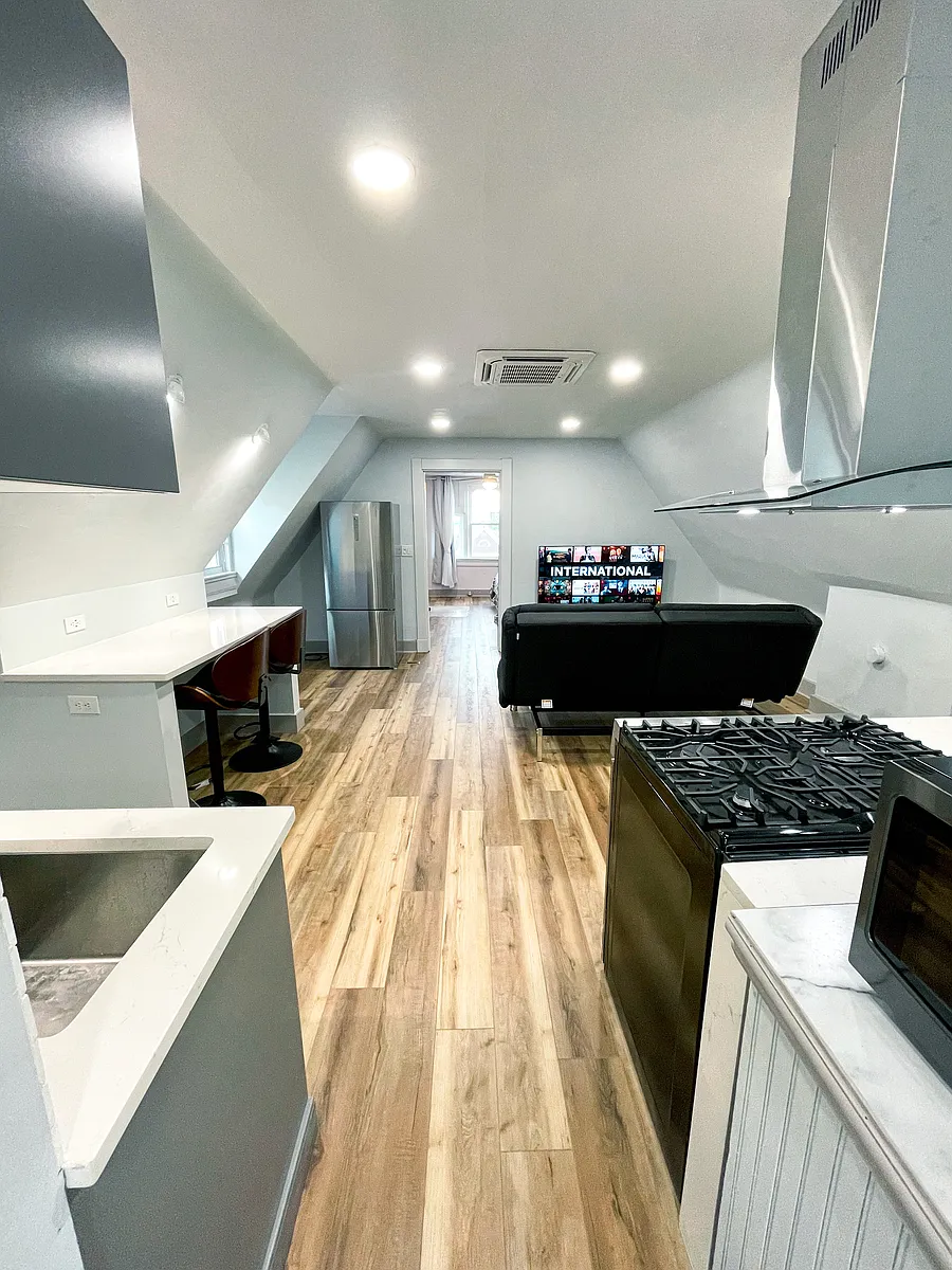 Building Photo - 322 W McMillan St #3
