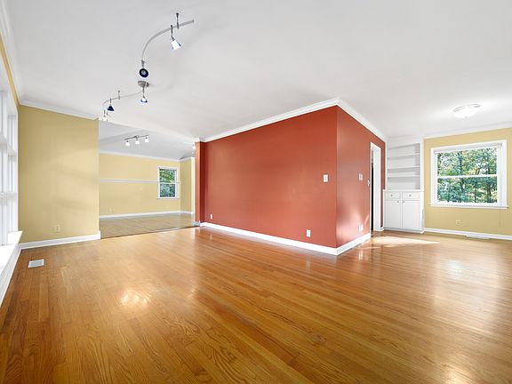 5th image of 717 Templeton Dr