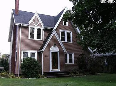 206 Montrose Ave NW photo 1