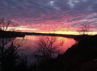 40 Canyon Gate Dr, Sunrise Beach, MO 65079