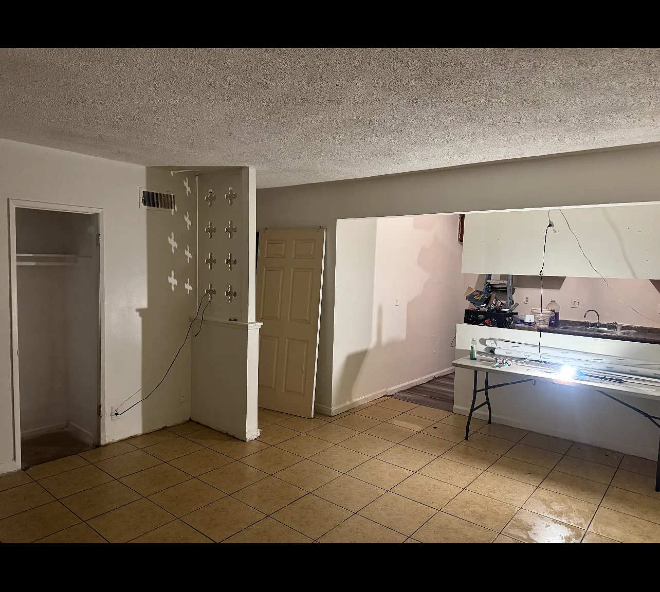2 bed, 985 sqft, $2,570 — Photo 2