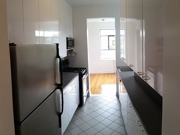 2nd image of 150 Greenway Ter #46
