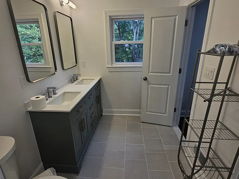 2402 Parkers Ln — Photo 3