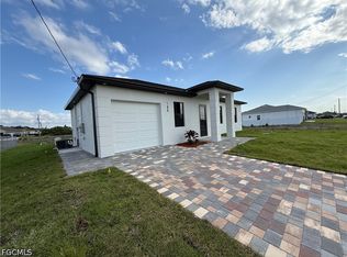 180 Pembroke St, Lehigh Acres, FL 33974