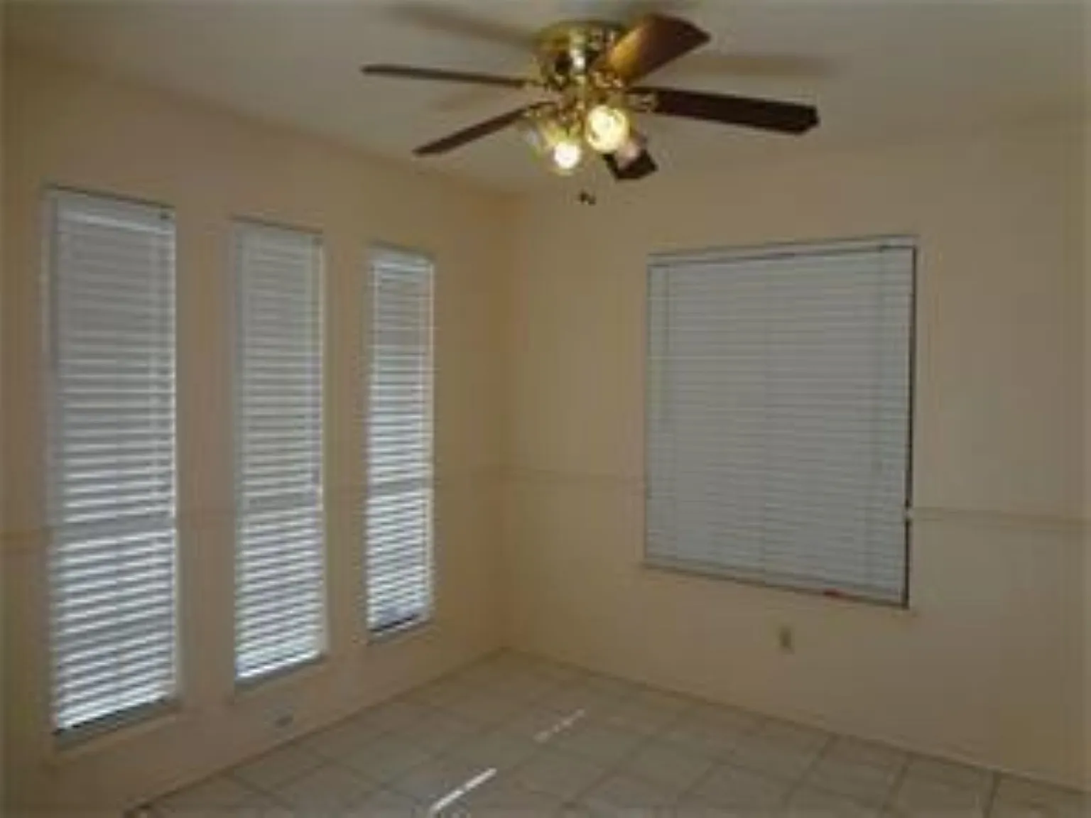 3 bed, 1338 sqft, $1,900 — Photo 4
