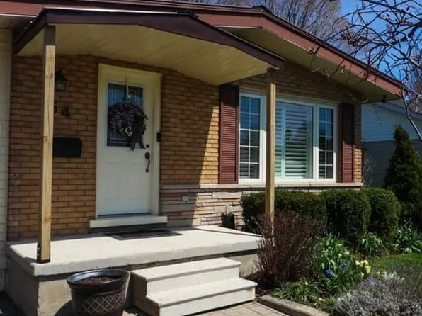 54 1st St W, Woolwich, ON N3B 1G6