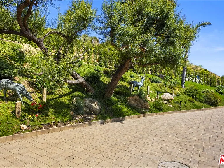 3851 Sweetwater Canyon Dr — Photo 23