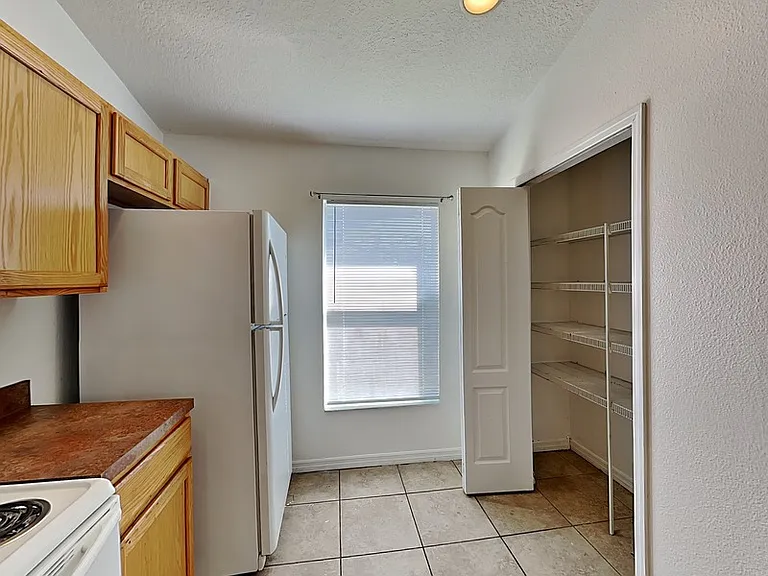 1406 Orlando Pl — Photo 4