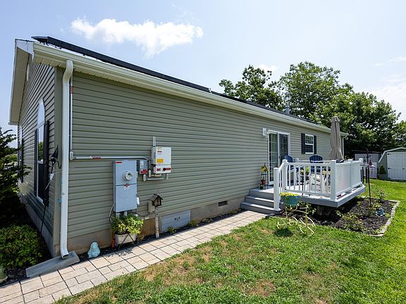 3rd image of 35 Pinetree Ln