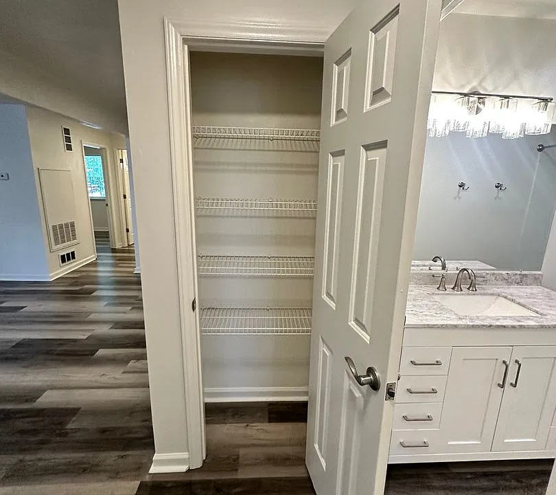 101 Collegiate Ct #4