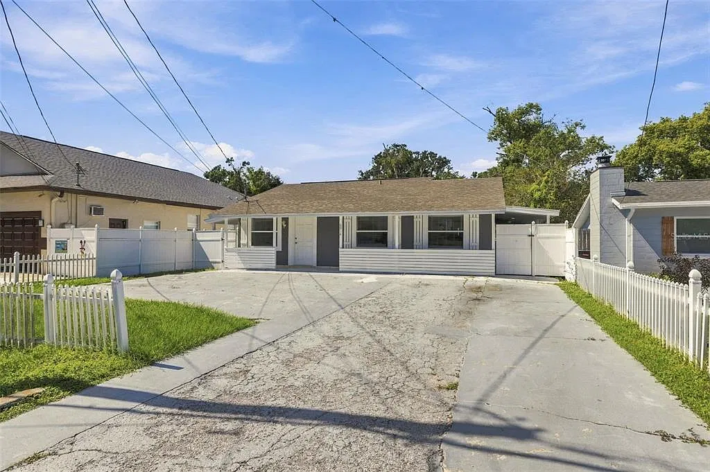 2 bed, 2.0 bath, 1100 sqft, $2,400 — Photo 1
