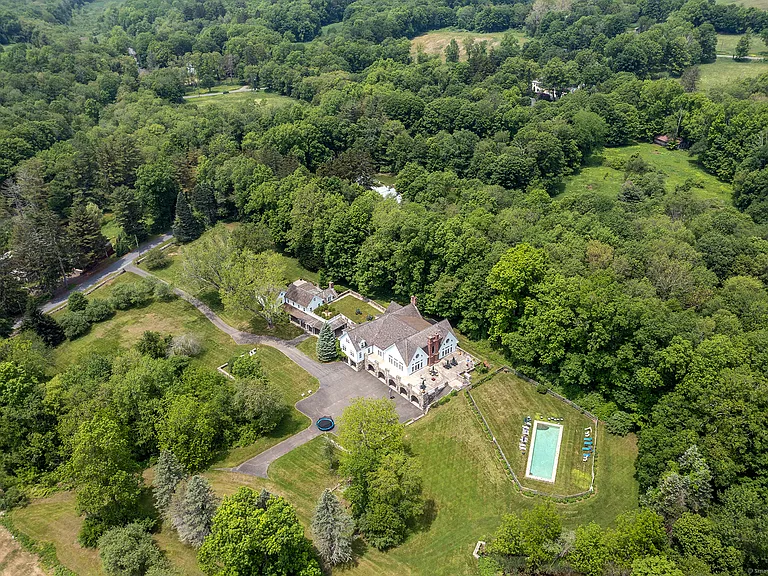 10 Sunny Ridge Rd — Photo 2