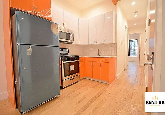3rd image of 18 Melrose St #578