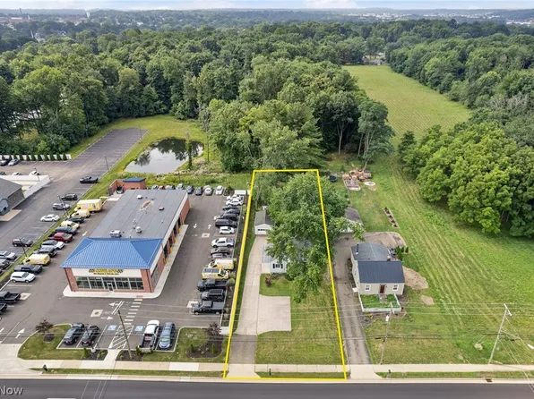 608 Applegrove St NW, North Canton, OH 44720