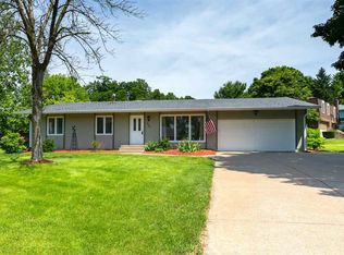 699 Oakwood Pl, Geneseo, IL 61254
