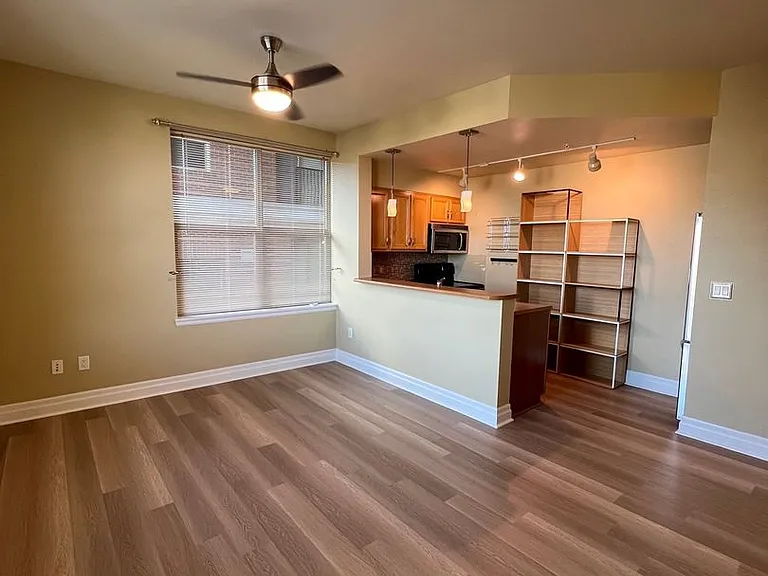 910 Harris Ave #201 — Photo 2