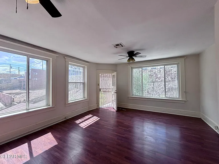 215 W Rio Grande Ave — Photo 22