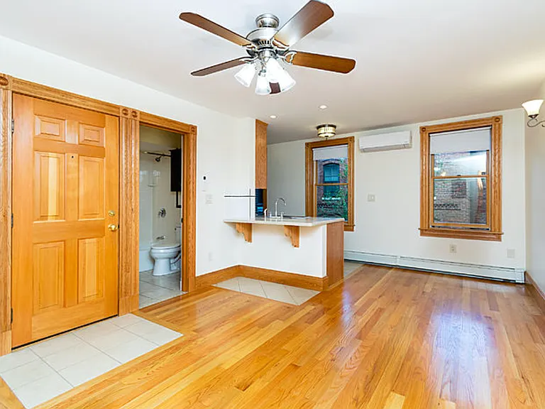 29 Phillips St #1 — Photo 1