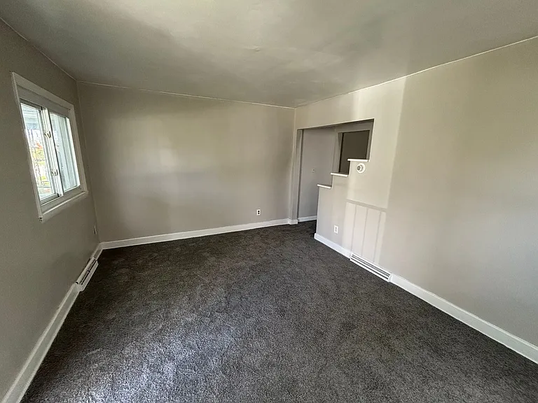 880 Miller Ave — Photo 3