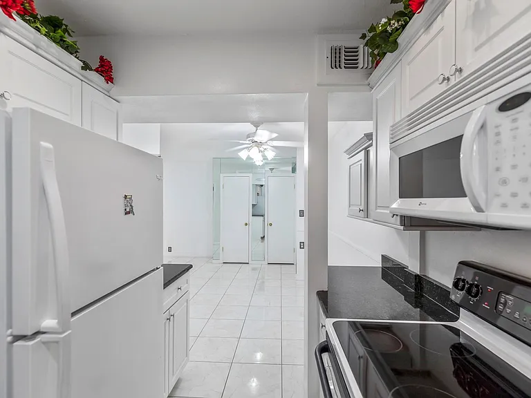 2601 Bellefontaine St #C104 — Photo 13