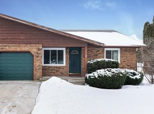 38W087 Beckman Trl, Elgin, IL 60124