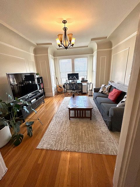 Bright Spacious Living Room
