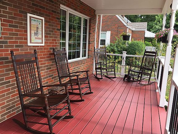 Lovely porch 20x8 in size. 