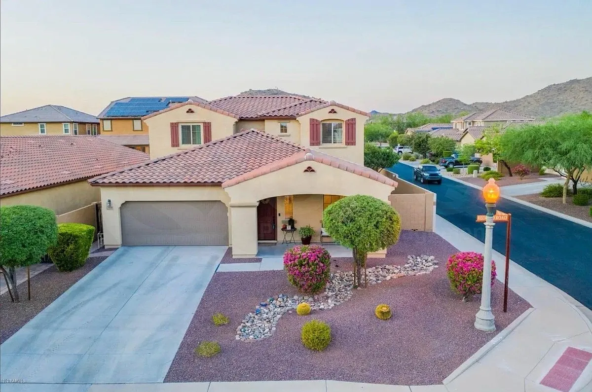 5 bed, 3.5 bath, 2882 sqft, $2,990 — Photo 1