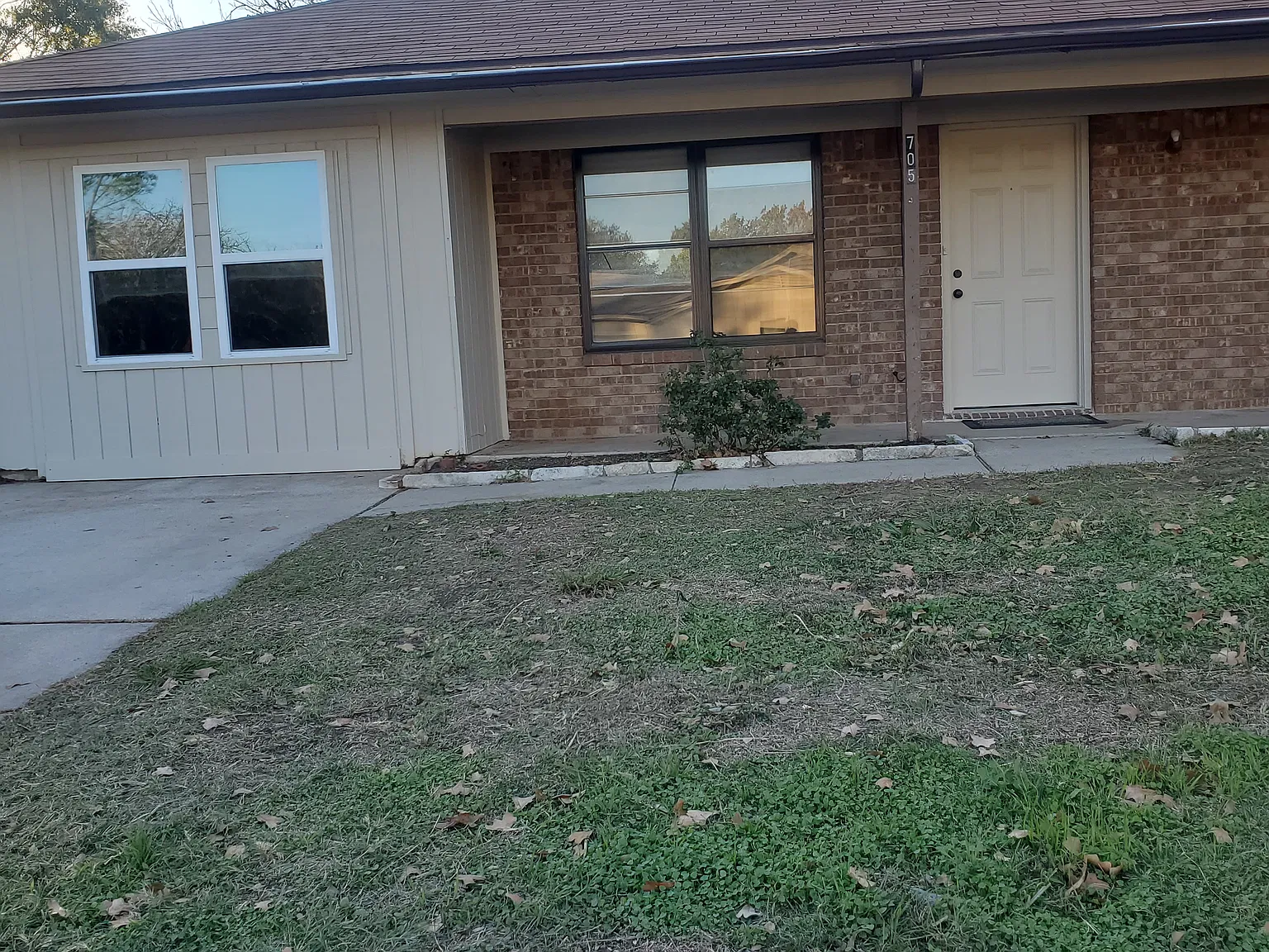 3 bed, 1324 sqft, $1,750 — Photo 1