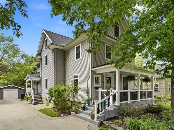89 Garrison Rd, Williamsville, NY 14221
