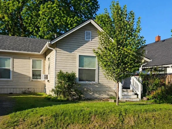 704 SW K St, Grants Pass, OR 97526