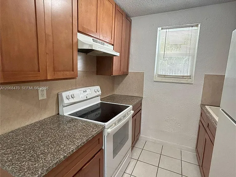 5814 NE 4th Ct #7 — Photo 9