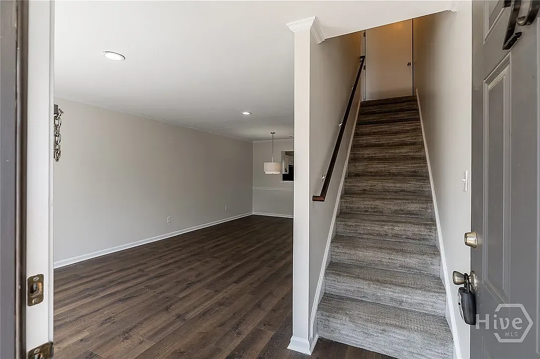 2 bed, 2.5 bath, 1184 sqft, $2,000 — Photo 2